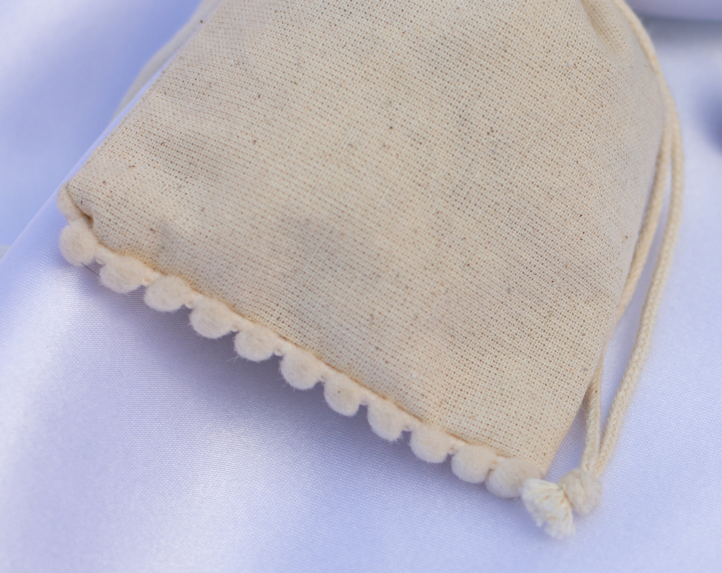 100pcs Natural Cotton Designer Drawstring Pouches With Logo for Jewelry Packaging
