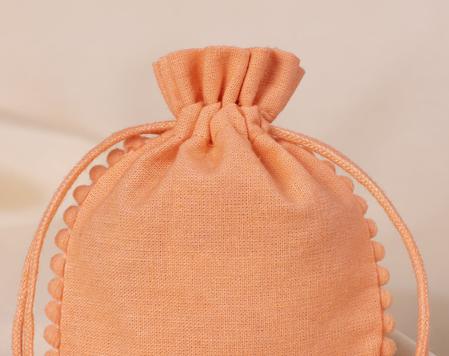 100pcs Round PomPom Pure Designer Cotton Pouches With Logo Wholesale