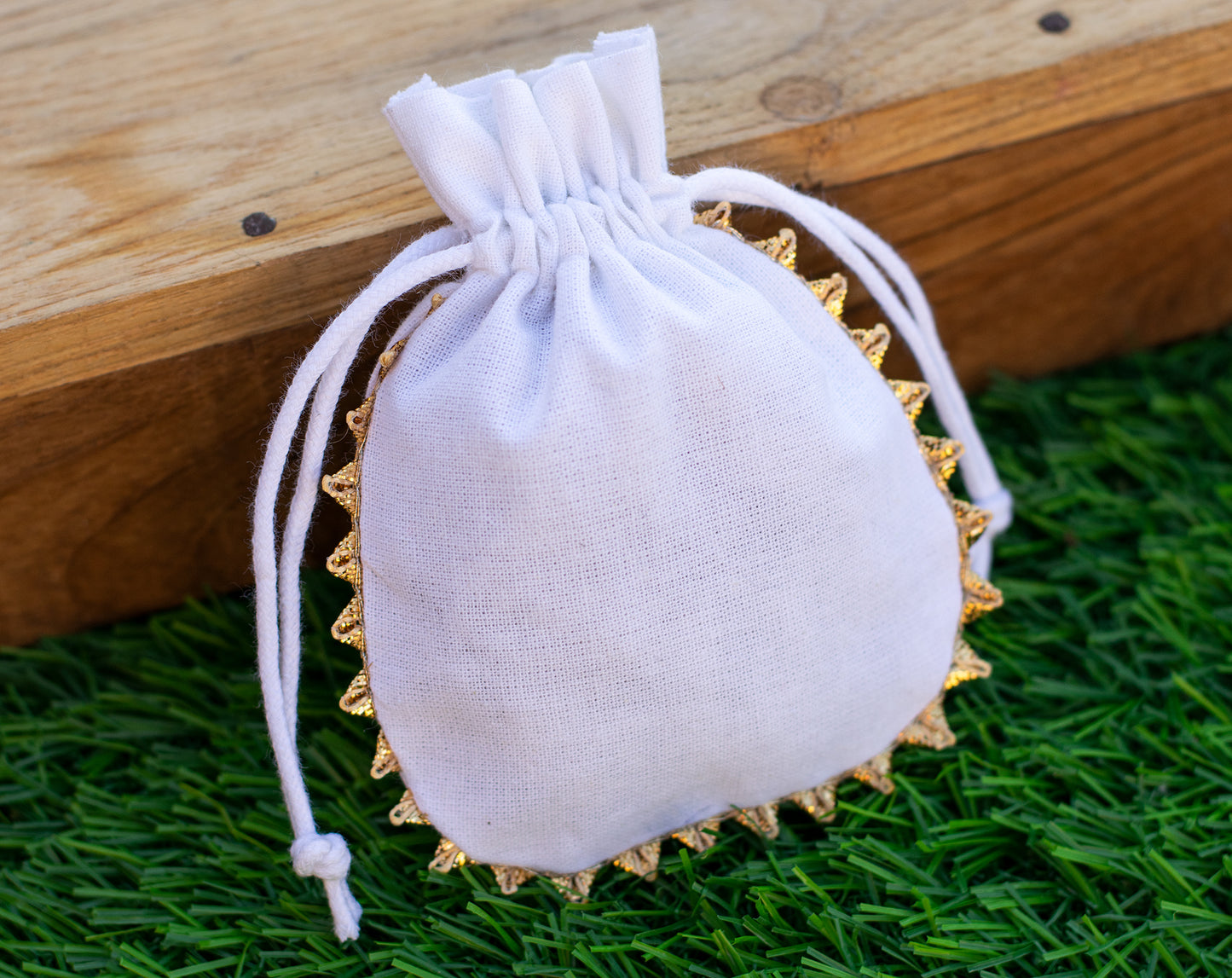 100pcs Round Golden Lace Designer Cotton Pouches With Logo